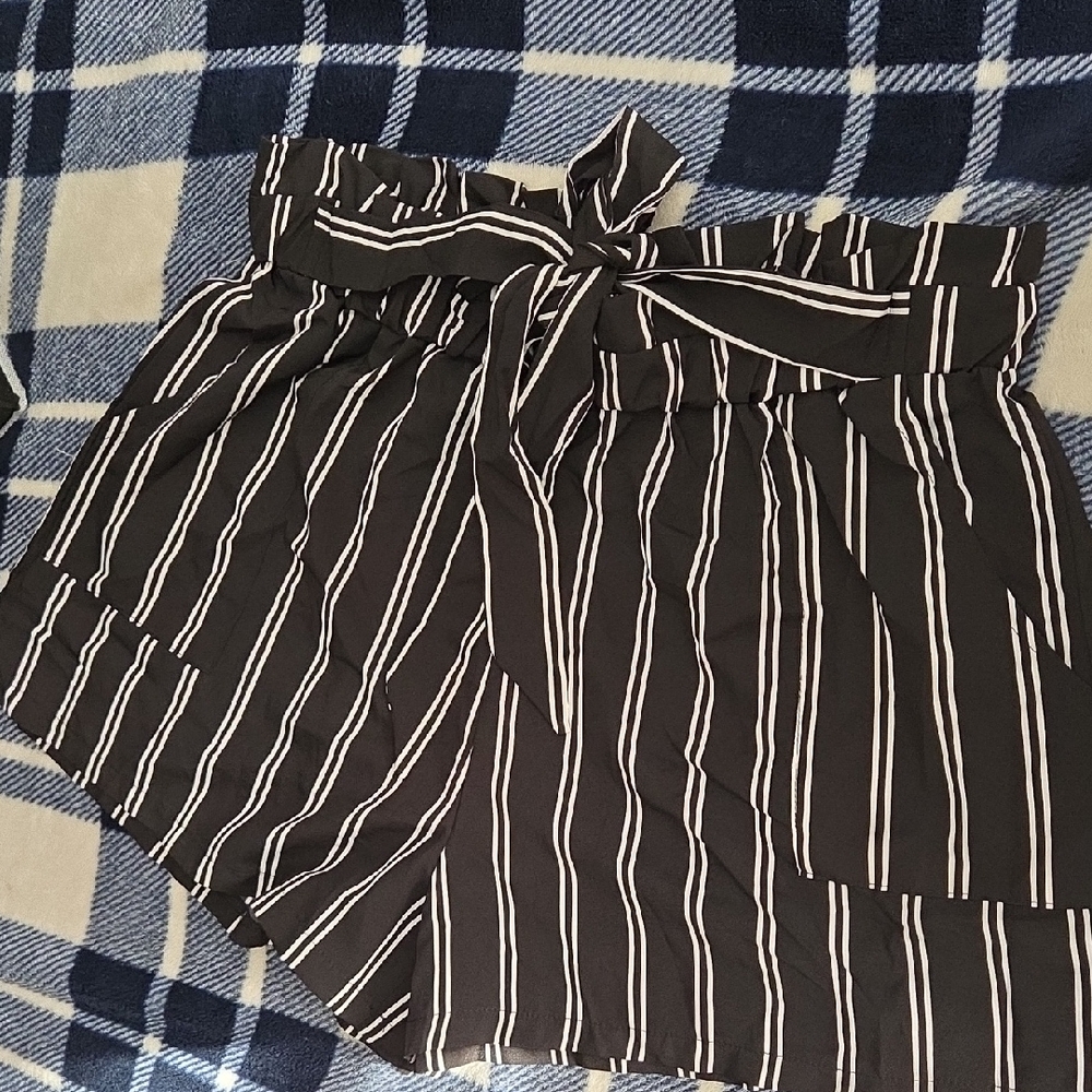 SHEIN Black and White Striped Mini Skirt